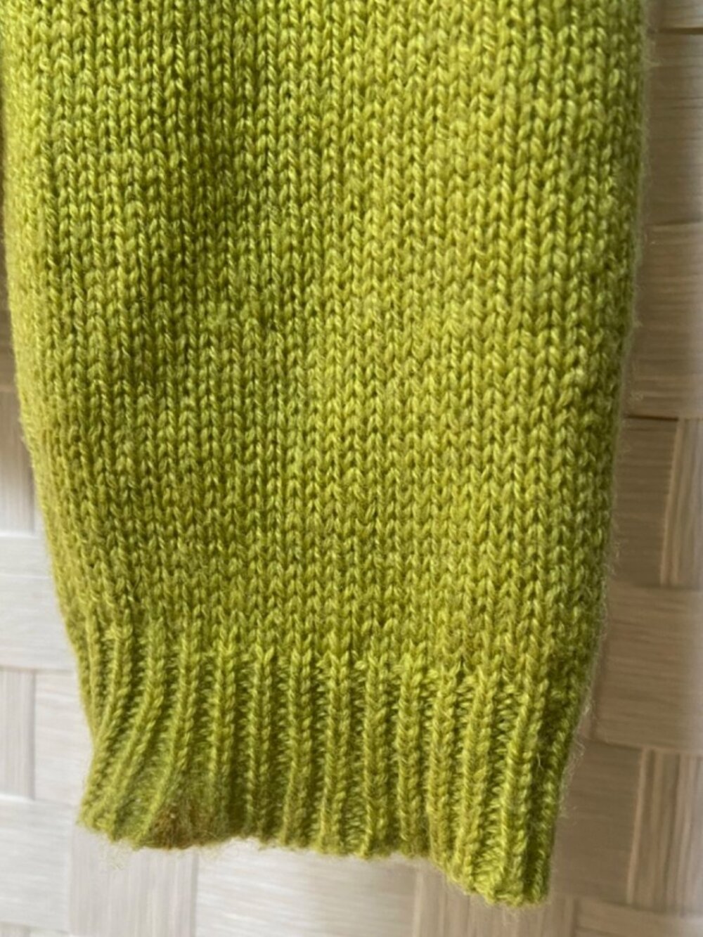 Madison 100% Cashmere Lime Green V Neck Knit Sweater Size L - Picture 5 of 8